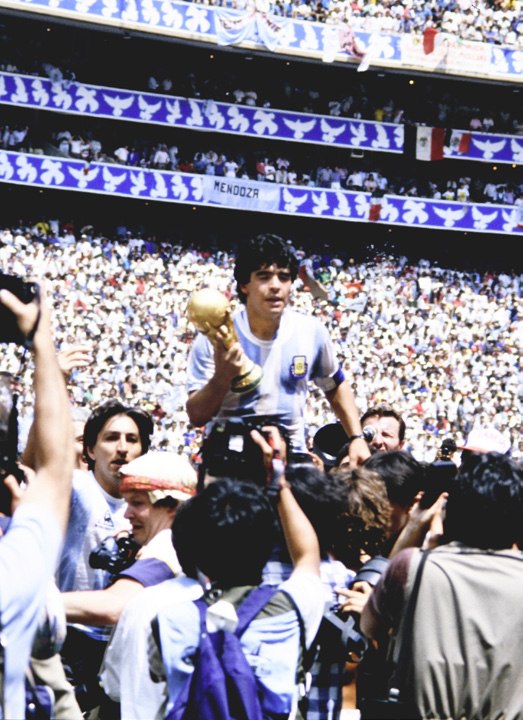 Diego Maradona celebrates Argentina's 1986 FIFA World Cup™ victory